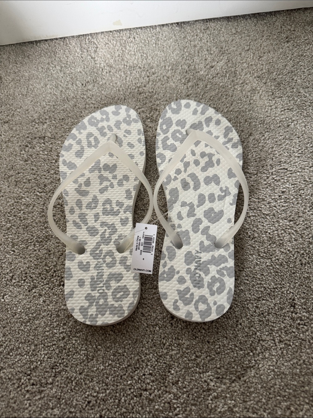 Old Navy Women’s Leopard Print Flip Flops